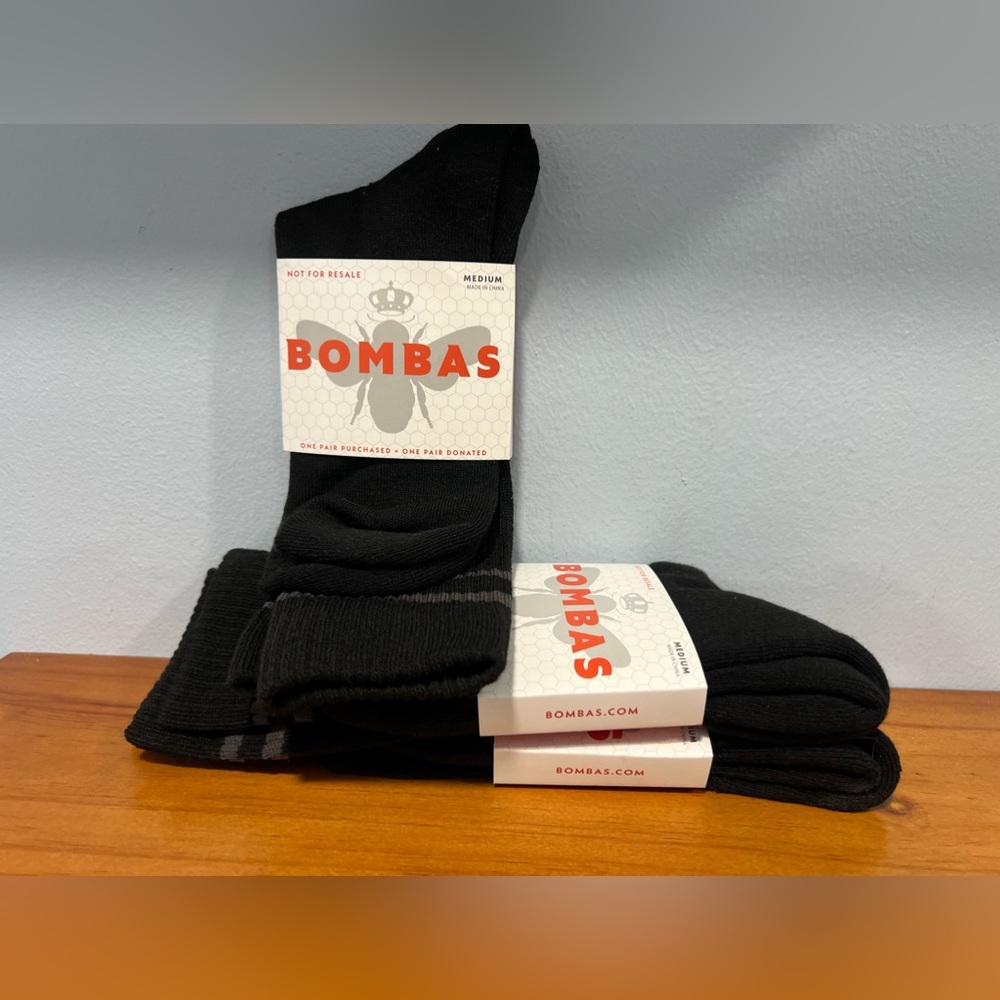3 BOMBAS NEW Black Unisex Crew Style Socks SIZE MEDIUM Mens 6-9 Womens 8-10.5